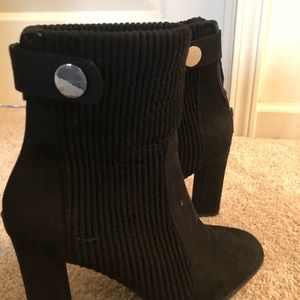 Black Impo stretch ankle boot. Size 7.5.